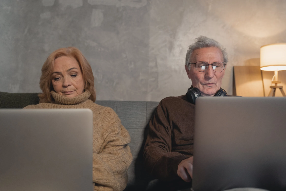 Tech Tips to Connect Seniors With Loved Ones From Afar